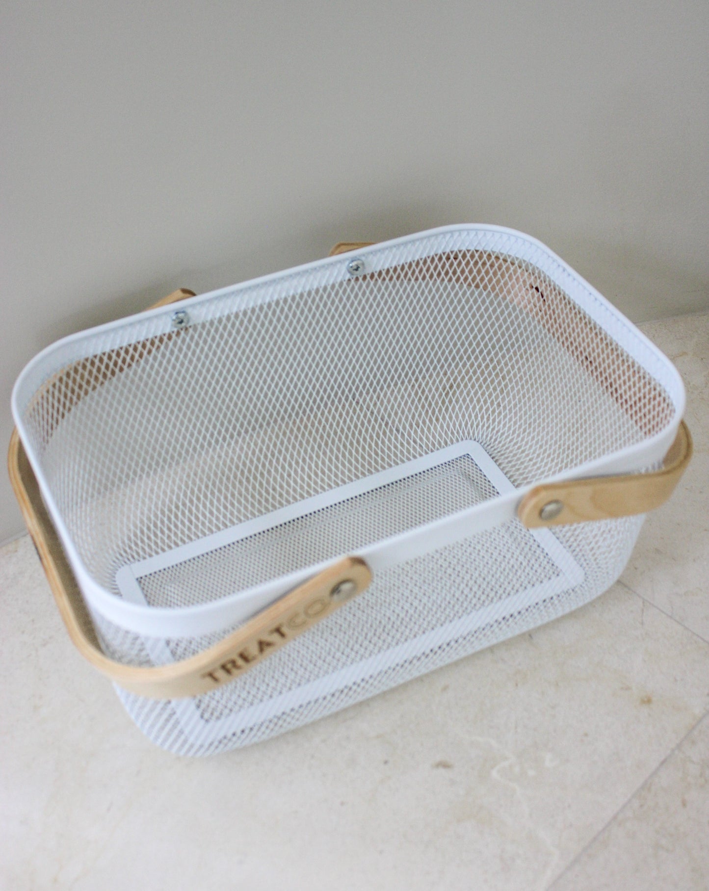 Large Wire Mesh Basket with Wooden Handle