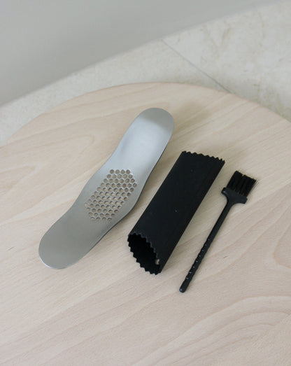 Rocker Garlic Press